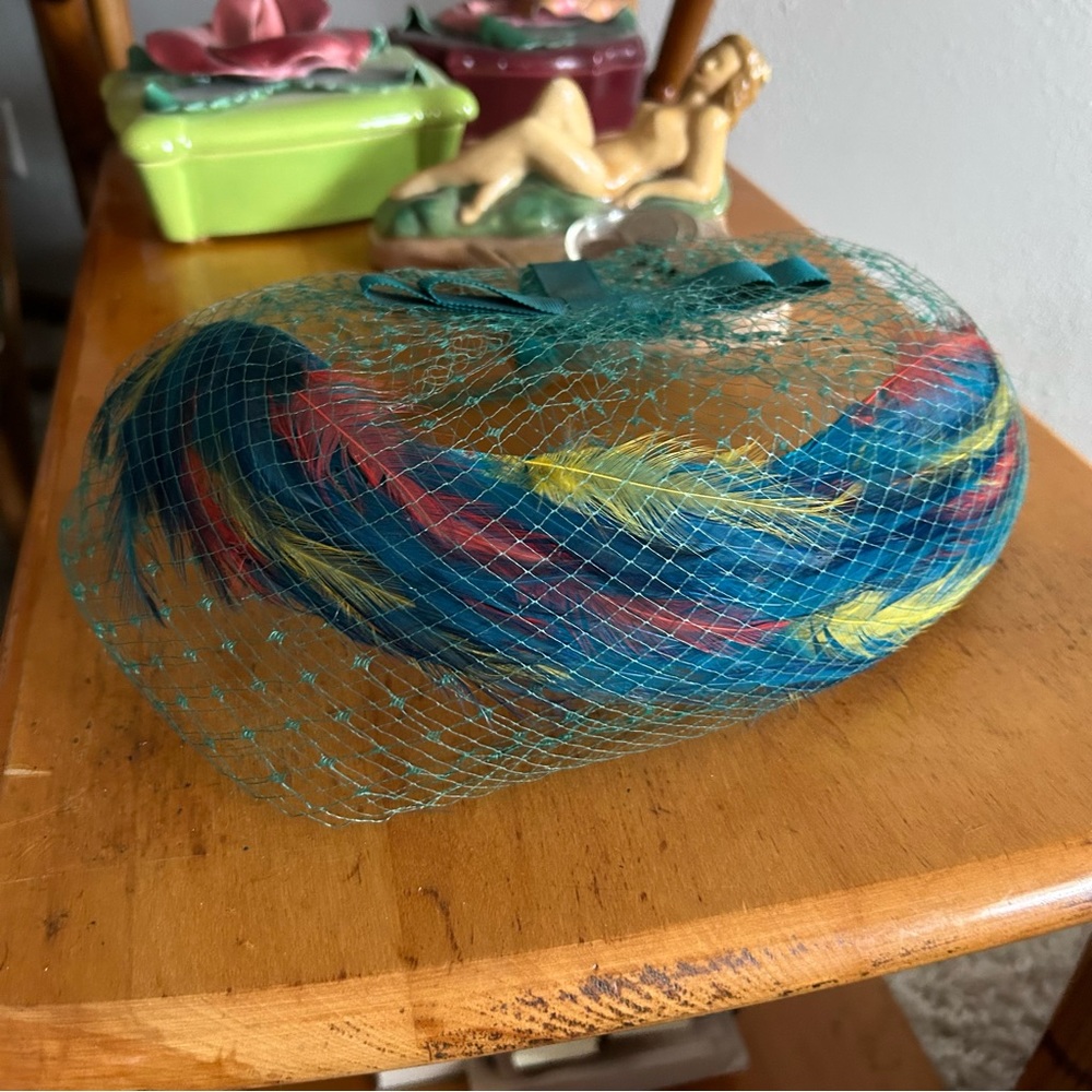 SOLD SOLD Vintage 1950s Hat Turquoise Blue Feather Net Cocktail Pinup - Picture 5 of 5